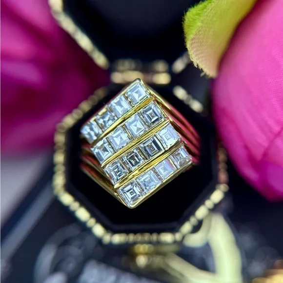 Art Deco 2.07 ctw Carrè Cut Diamond Ring in 18k yellow gold - Picture 15 of 17